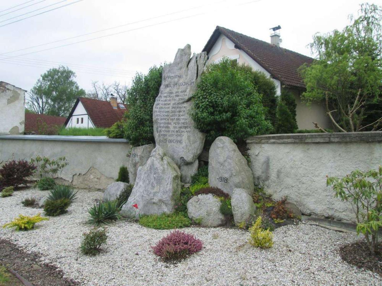 Pomník padlým v Petrovicích u Měčína